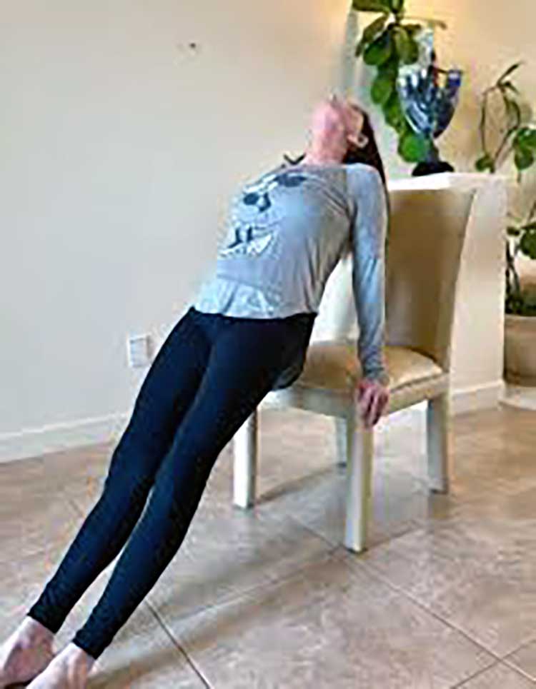 ورزش با صندلی پلانک نشسته